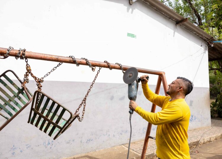 Reconstruyen el Centro Escolar Colonia Chaparrastique en San Miguel Centro