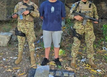 Detienen a sospechoso con droga y dinero en efectivo en San Miguel Centro
