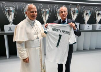El Real Madrid sorprende al papa León XIV con regalos especiales