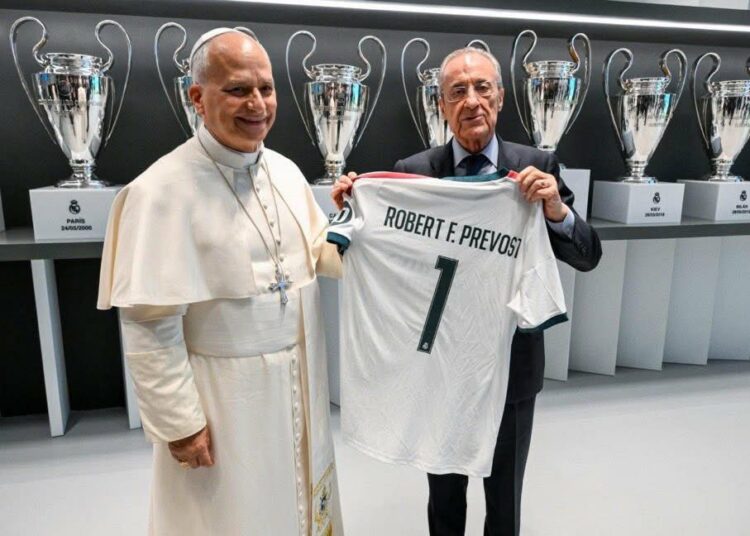El Real Madrid sorprende al papa León XIV con regalos especiales