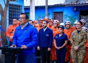 Autoridades intensifican operativos ante el impacto de la tormenta tropical Cristina en El Salvador