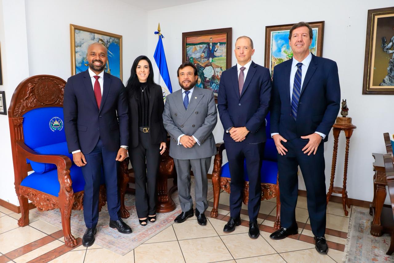 Vicepresidente Félix Ulloa encabeza reunión con em