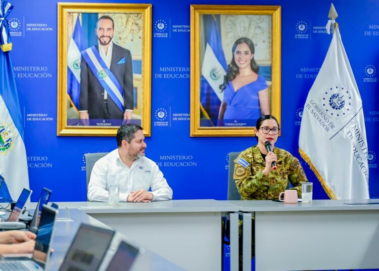 Más de 5,000 escuelas permanecen bajo vigilancia por las lluvias