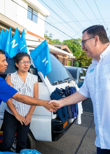 Christian Guevara inscribe su candidatura como diputado por San Salvador