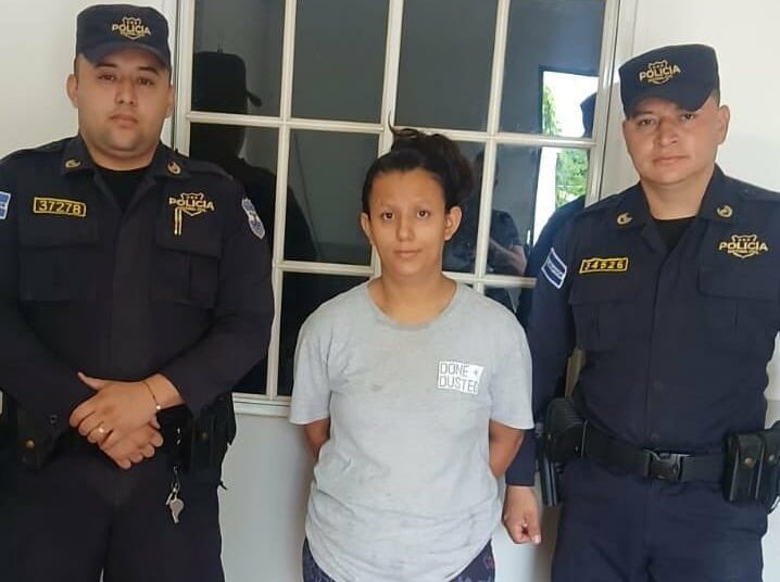 Ubican y capturan a mujer con orden judicial por homicidio agravado
