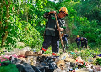 Alcalde de San Salvador Centro expone a quienes tiran basura en lugares no permitidos
