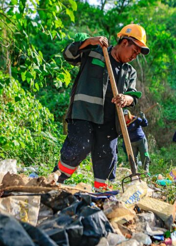 Alcalde de San Salvador Centro expone a quienes tiran basura en lugares no permitidos
