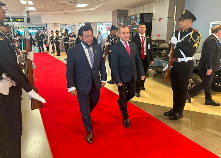 El Salvador reafirma su compromiso con la integración regional en cumbre celebrada en Panamá