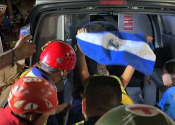 Camila vuelve a ver la luz: contingente salvadoreño culmina rescate de más de 13 horas en Venezuela