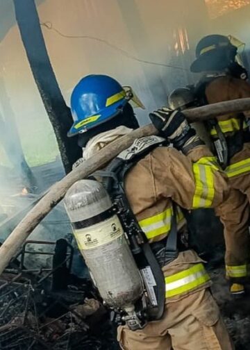 Incendio en bodega de vivienda fue controlado por Bomberos en Cabañas