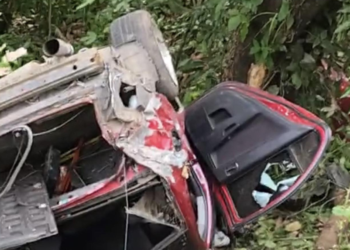 Percance vial en Morazán deja un vehículo en el fondo de un precipicio
