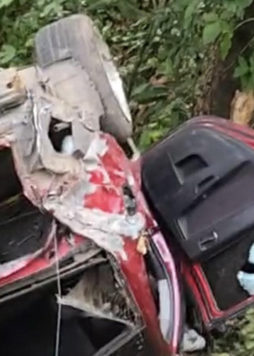 Percance vial en Morazán deja un vehículo en el fondo de un precipicio