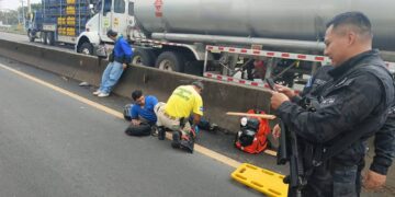 Dos heridos y daños materiales tras colisión de motociclistas en Nejapa