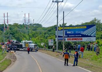 Cierran paso en carretera antigua a Nejapa por extracción de rastra