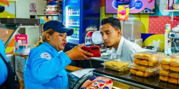 Multan a panadería por botar basura fuera de horario autorizado