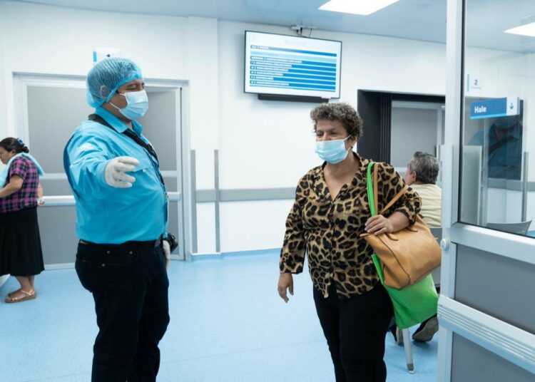 Hospital Rosales continúa atendiendo a pacientes en sus renovadas instalaciones