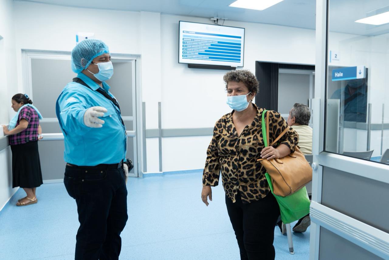 Hospital Rosales continúa atendiendo a pacientes en sus reno