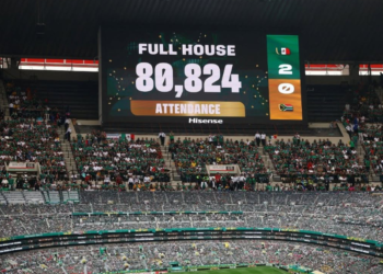 Más de 80 mil aficionados estuvieron presentes en el debut ganador de México en el Mundial