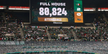 Más de 80 mil aficionados estuvieron presentes en el debut ganador de México en el Mundial
