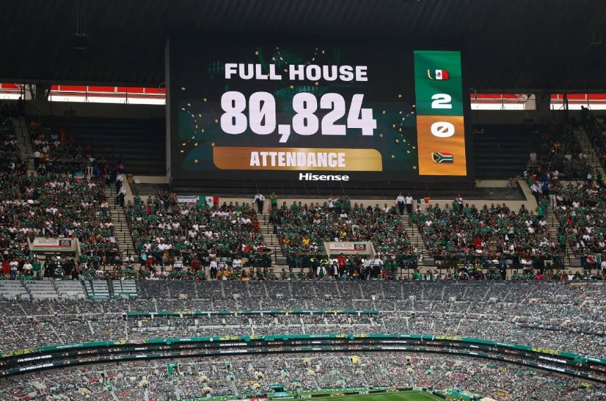 Más de 80 mil aficionados estuvieron presentes en el debut ganador de México en el Mundial