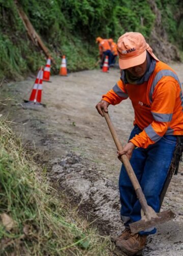 Gobierno trabaja en mejorar calles de acceso a las escuelas