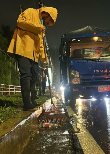 Ejecutan labores de limpieza en tragantes y cunetas de San Salvador