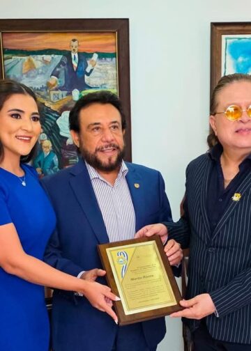 Artista “Marito Rivera” agradece por premio recibido