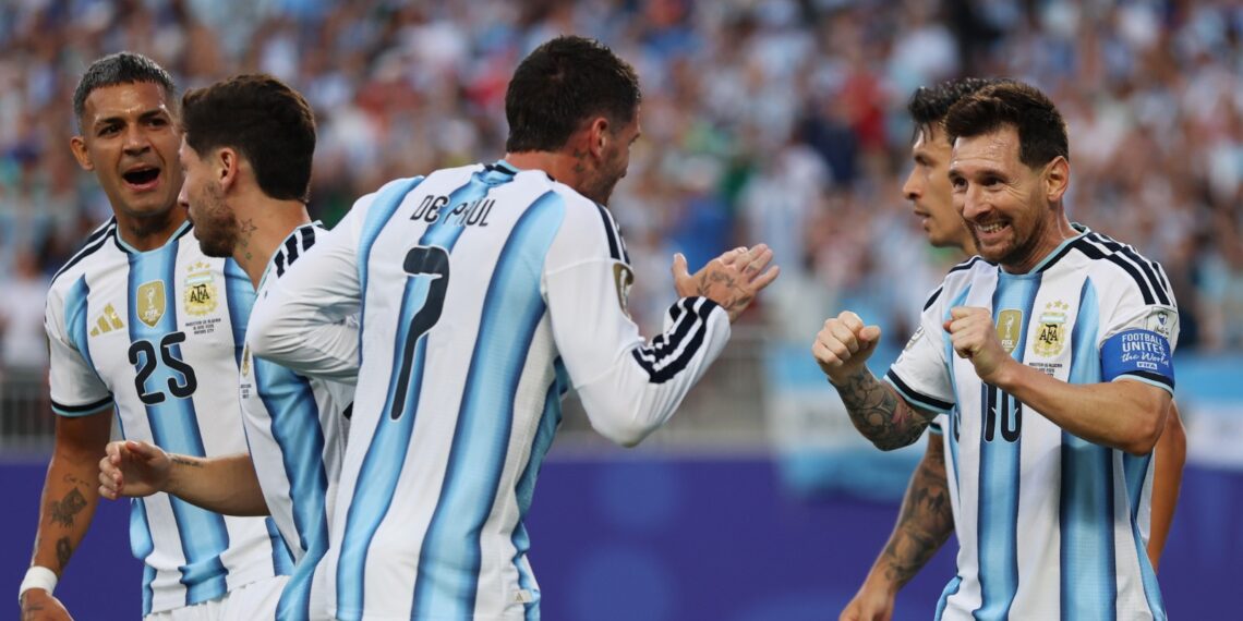 Argentina debuta con goleada en el mundial