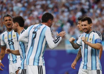 Argentina debuta con goleada en el mundial
