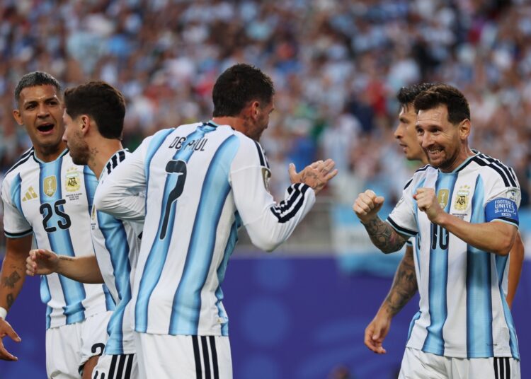 Argentina debuta con goleada en el mundial