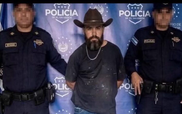 Sorprenden a sujeto con una vaca al interior de mototaxi en La Unión
