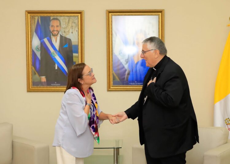 El Salvador y la Santa Sede fortalecen relaciones diplomáticas