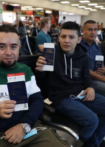 El contingente más grande de salvadoreños parte rumbo a Canadá con oportunidades laborales