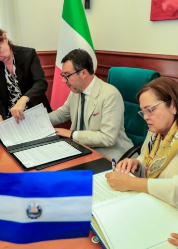 Licencia de conducir salvadoreña será válida en Italia