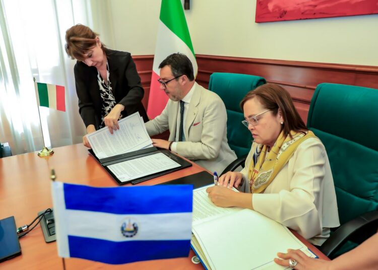 Licencia de conducir salvadoreña será válida en Italia