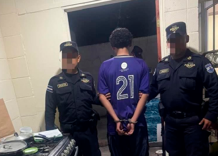 Joven de 14 años es sorprendido con abundante droga al interior de su vivienda