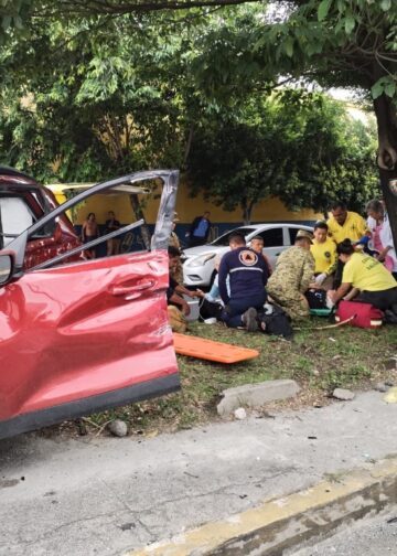 Bus de la ruta 38-C impacta camioneta y deja varios lesionados en San Salvador