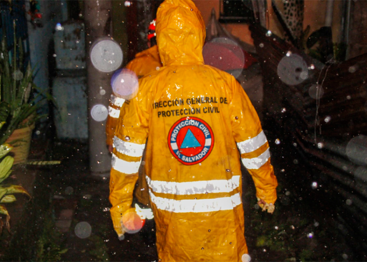 Alertan sobre 72 horas de lluvias continuas en todo el país