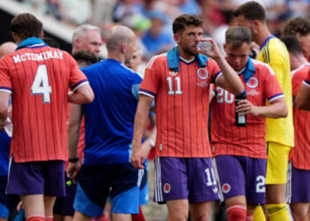 La UEFA anuncia que no habrá pausas para la hidratación en la Champions tras la polémica en el Mundial