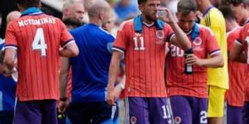 La UEFA anuncia que no habrá pausas para la hidratación en la Champions tras la polémica en el Mundial