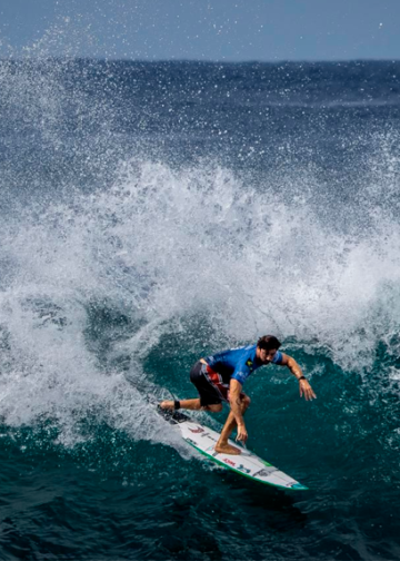 El Salvador recibe a la élite mundial del surf en Punta Roca