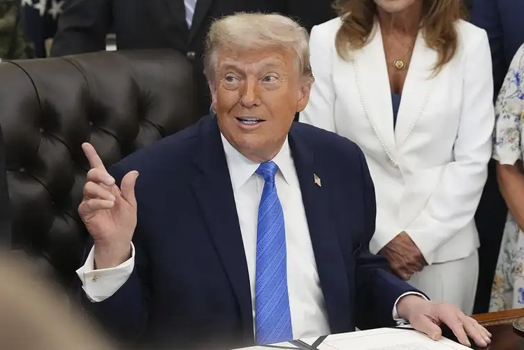 Trump anuncia acuerdo con Irán y reapertura del Estrecho de Ormuz