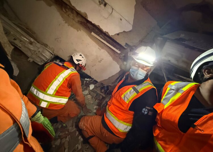 Presidente Bukele resalta labor de equipos salvadoreños tras rescatar con vida a mujer atrapada en Venezuela