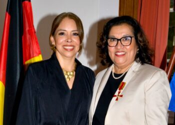 Salvadoreña recibe Cruz Federal al Mérito por el Gobierno de Alemania
