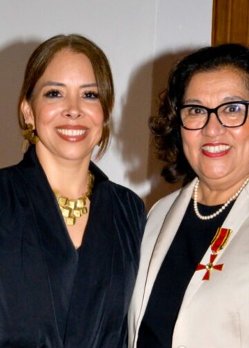 Salvadoreña recibe Cruz Federal al Mérito por el Gobierno de Alemania