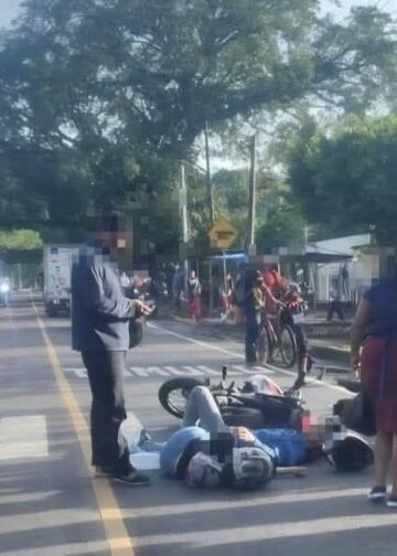 Pareja de motociclistas sufre accidente vial en carretera hacia Candelaria de la Frontera