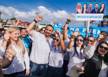 Con amplio apoyo de sus bases, Gustavo Acevedo oficializa su precandidatura para continuar al frente de Santa Ana Centro