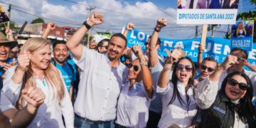 Con amplio apoyo de sus bases, Gustavo Acevedo oficializa su precandidatura para continuar al frente de Santa Ana Centro