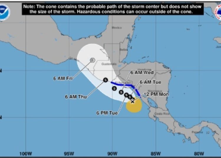 Tormenta tropical Cristina mantendrá lluvias intensas y fuerte oleaje en El Salvador durante los próximos días