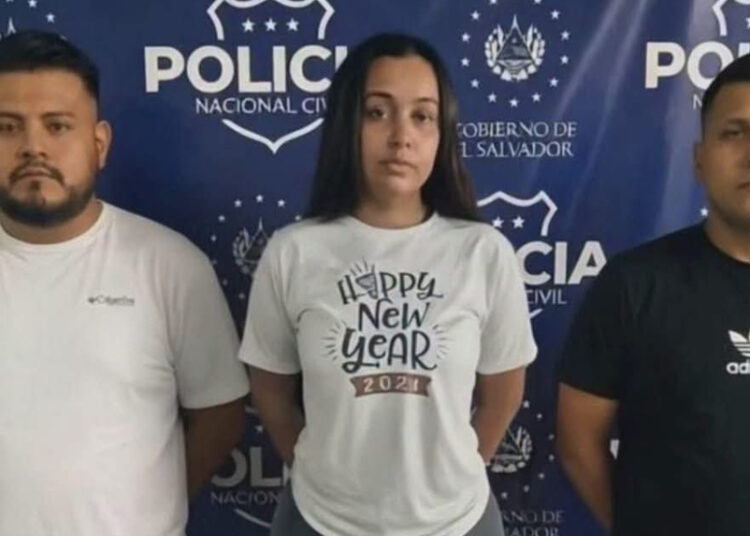 Fotografías privadas habrían sido utilizadas para ganar confianza y cometer hurtos